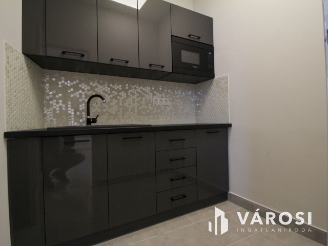 SALGÓ CENTERBEN 110 nm üzlethelyiség kiadó!