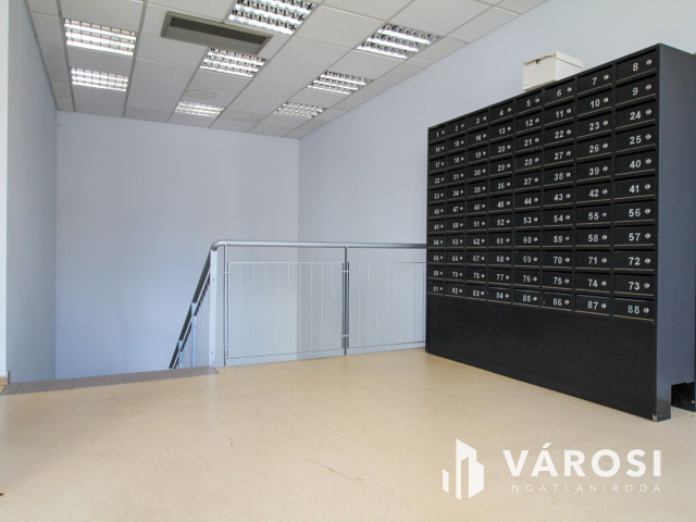 OTP mellett utcai bejárttal rendelkező iroda kiadó!