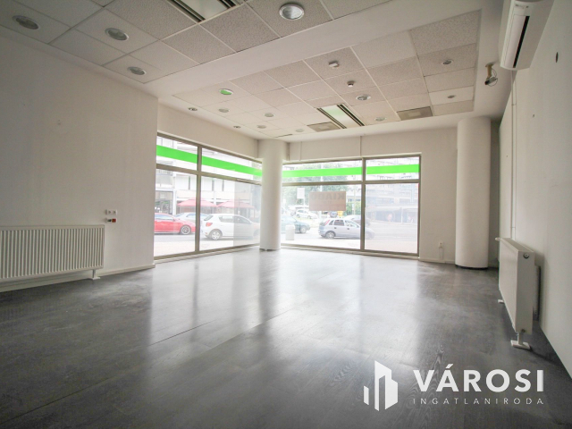 Salgó Center földszintjén 91 nm-es üzlethelyiség kiadó!