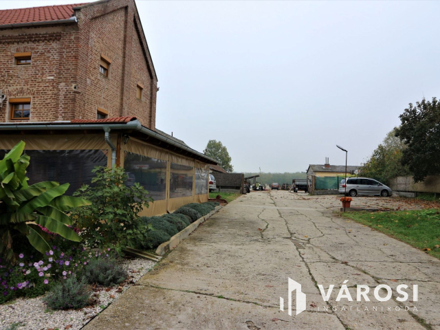 Komlósdon ház+gazdasági épület+14400m2 szántó jó gazdára vár