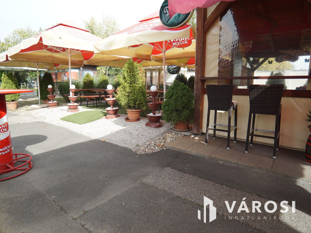 Bejáratott vendéglátóegység, felszereléssel együtt eladó!