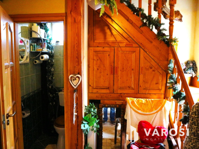 Szombathely beépített kandalló,pincés, bútorozott Alkotás u.