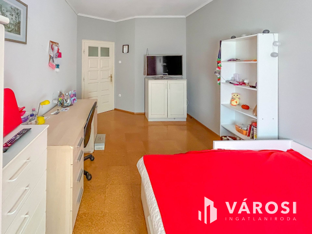 Egyedi stílusú 4 szobás családi ház