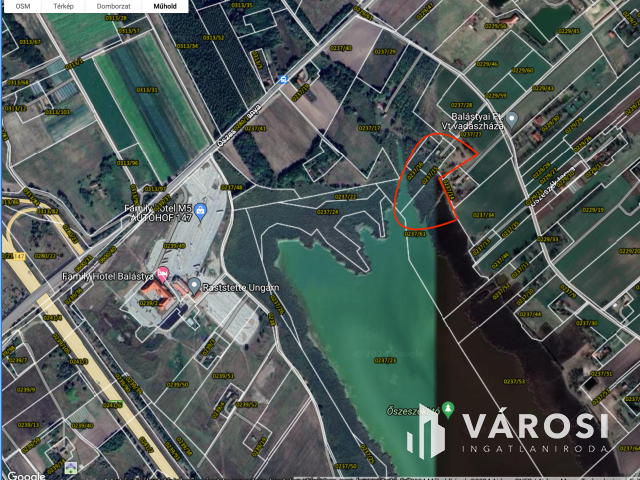 Tanya az Őszeszéki tó partján  M5-ös autópályától 2 percre