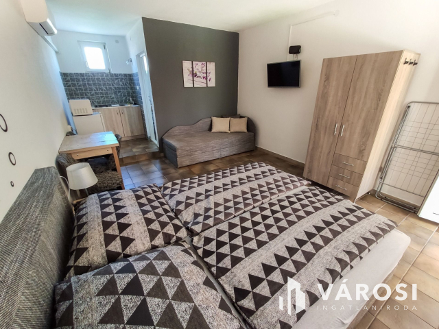 15 apartmanból álló apartmanház Siófokon