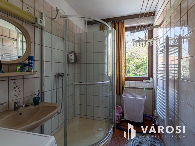 Belvárosi lakás saját kertrésszel