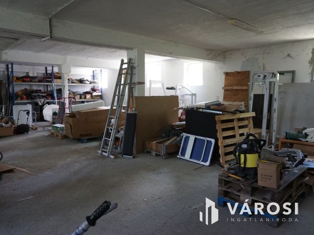 Földszinten elhelyezkedő ipari ingatlan remek áron!
