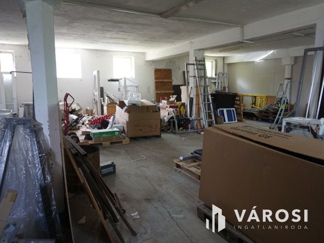 Földszinten elhelyezkedő ipari ingatlan remek áron!