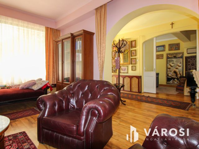 „Vállalkozása és családi háza egy helyen Bajnán.”