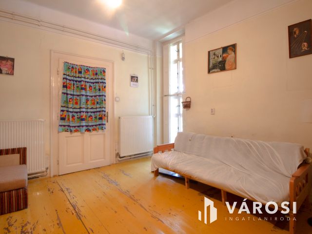 Kétgenerációs, nagypolgári családi ház eladó!