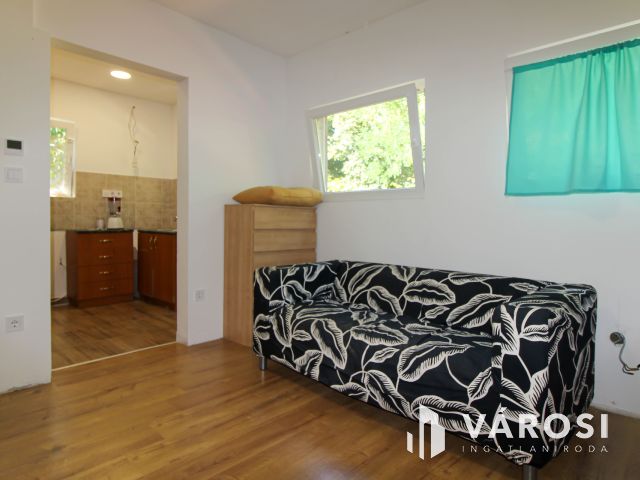 Két különálló ház egy telken