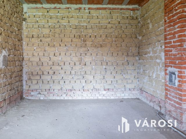 Szerkezetkész öko szálláshely Újirázon