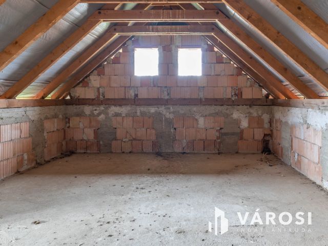 Szerkezetkész öko szálláshely Újirázon