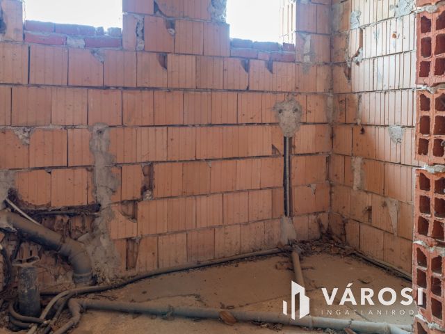 Szerkezetkész öko szálláshely Újirázon