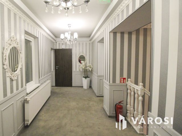 Eladó háromszintes vendéglátó egység Szegeden