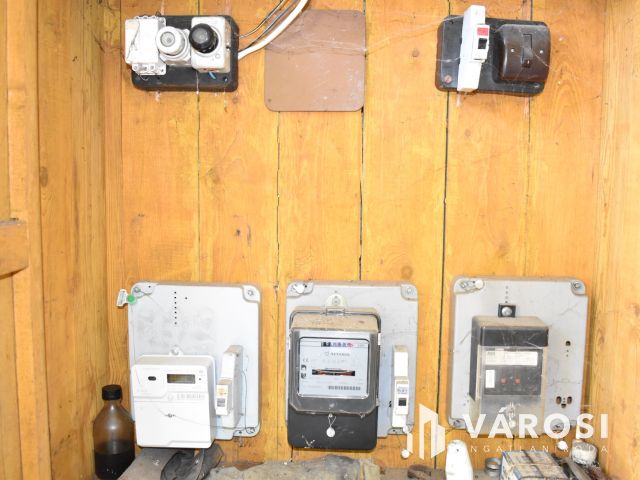 Egyedi stílus, tégla falazat, tágas terek Eleken!