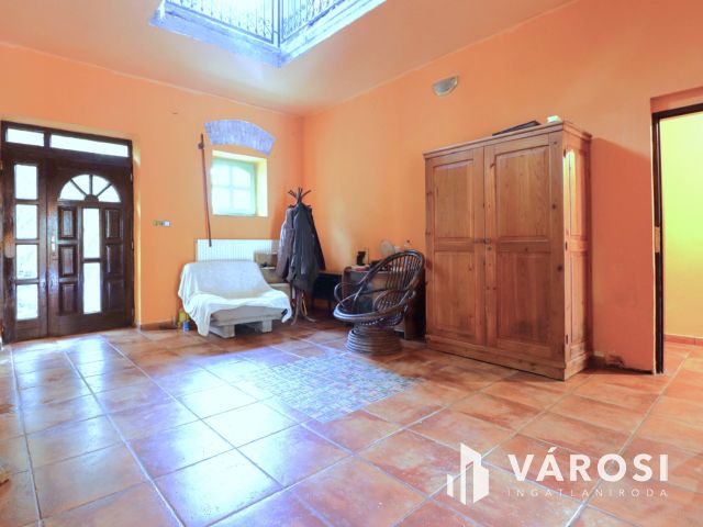 Befektetési lehetőség Vállalkozásra alkalmas 2 szintes ház