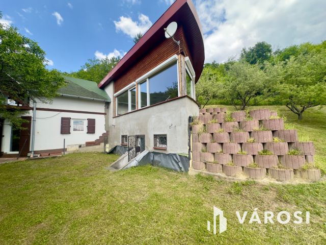 Erdei környezetben, vendégháznak alkalmas komplexum eladó!
