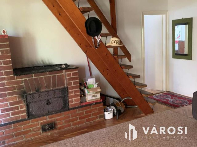 Tiszalökön, közvetlen a Tisza parton nyaraló eladó!