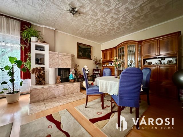 Karancsalja legjobb utcájában, 3 szintes családi ház eladó!