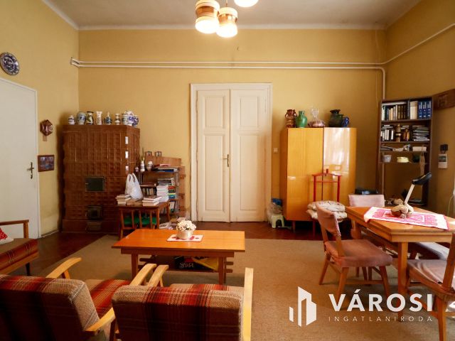 Patinás polgári ház a Kálvin tér közelében