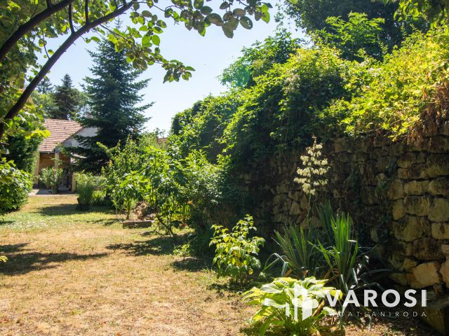 Sváb parasztház Pilisborosjenő szivében eladó