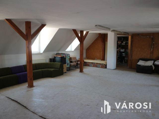 Zalaszentgrót,Ipari telephely,város központi,7csarnok eladó!