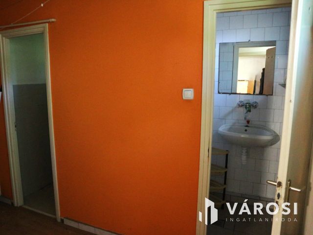 Zalaszentgrót,Ipari telephely,város központi,7csarnok eladó!