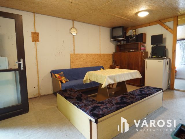 Cserfői hegyen lakható hétvégi ház