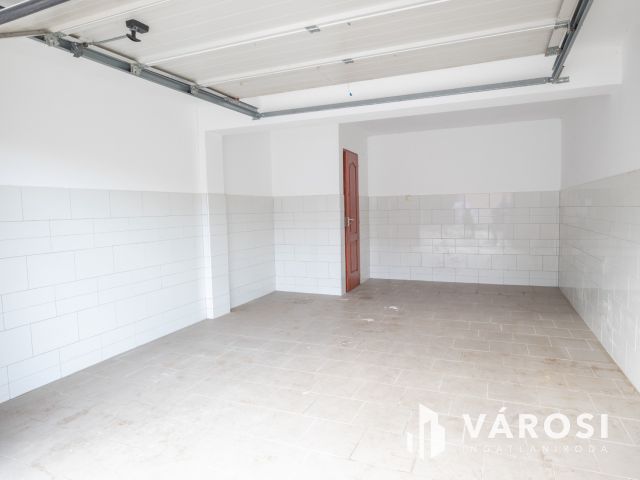Eladó garázs a Főfasoron 1.