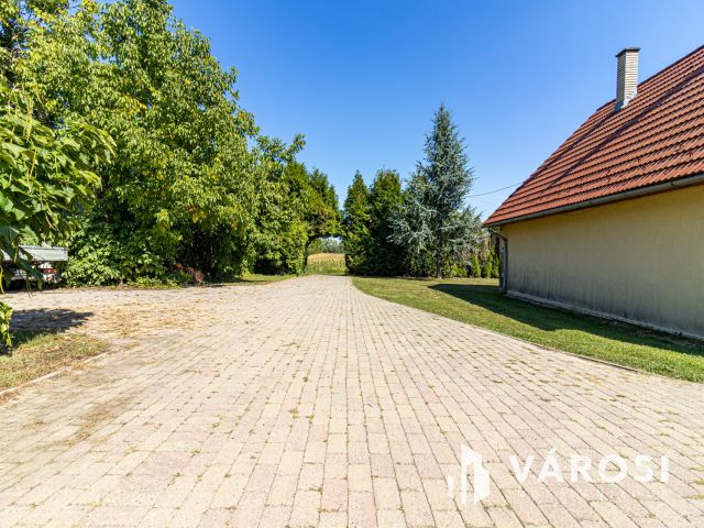 108 m2-es családi ház 1 hektáros területtel Becsehelyen!