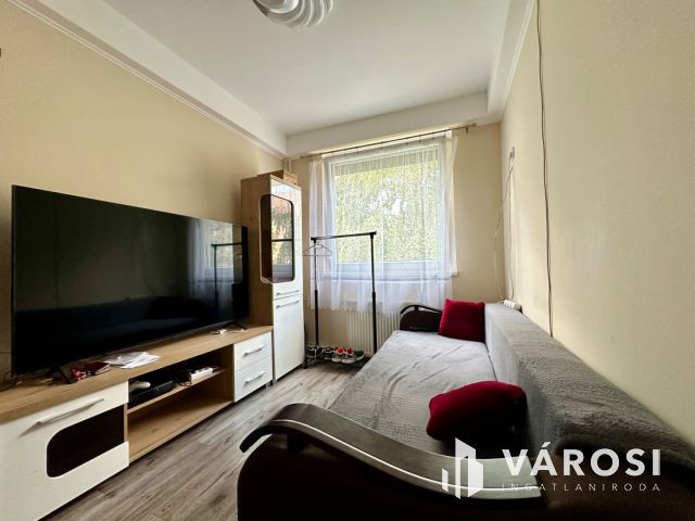 Gorkijon 1. emeleti, 1+2 félszobás, felújított lakás eladó!