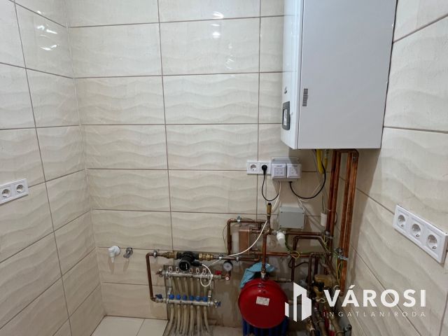 Debrecen mellett, 3 szoba nappalis kulcsrakész ház!