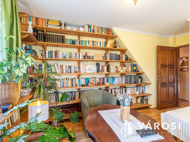 Természetes anyagokból készült családi ház Szatymazon!