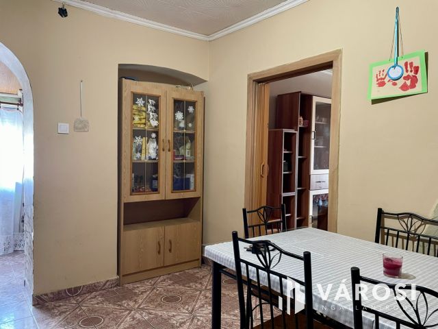 Eladó 2 szobás családi ház nagy telekkel Mátyásdombon