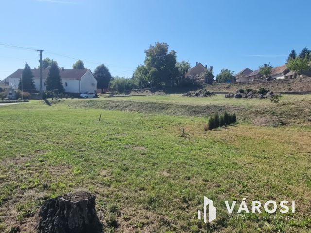 Összközműves eladó telek, Hosszúvölgyön!