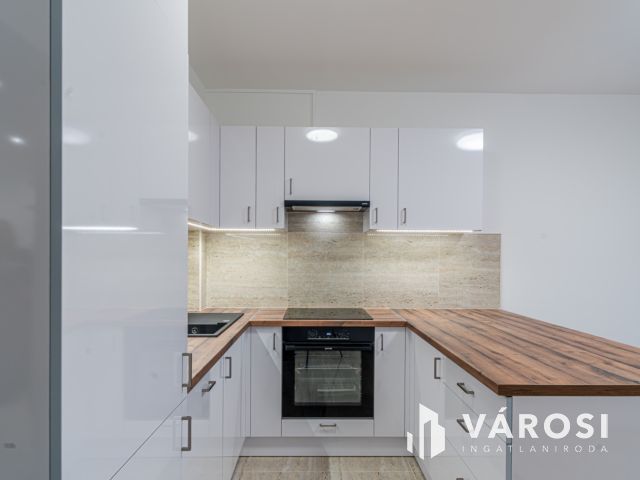 Magaslesen Újrokuson