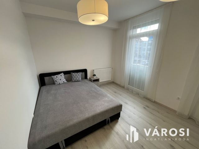 Debrecen Belvárosban, Dupla komfortos Nagy Lakás Kiadó!