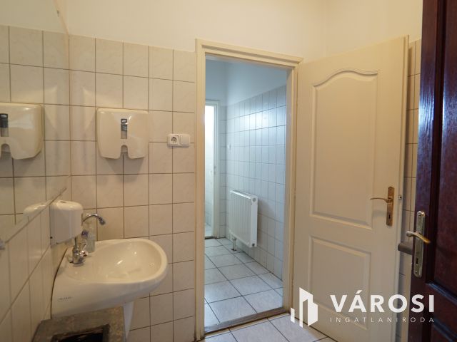 Tökéletes helyen, jó állapotú vendéglátó egység eladó!