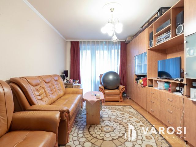 67 m2-es, 3 szobás, étkezős, erkélyes, jó állapotú lakás