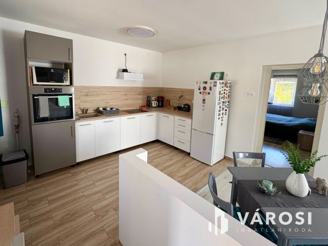 Beszterce közelében felújított ikerház eladó!