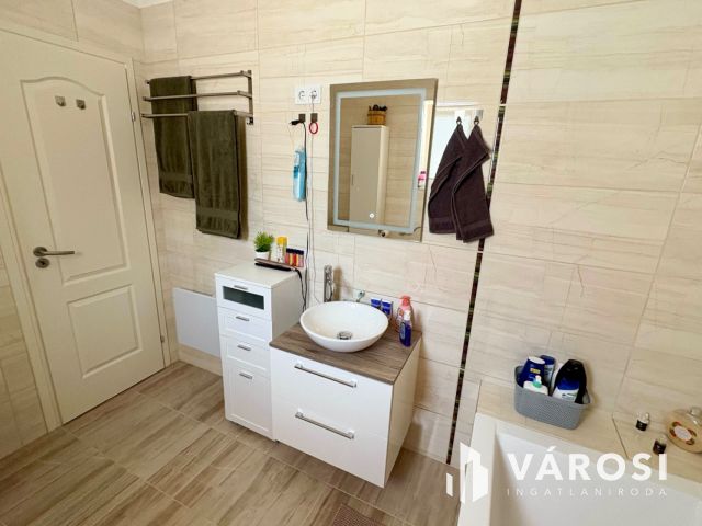 Beszterce közelében felújított ikerház eladó!