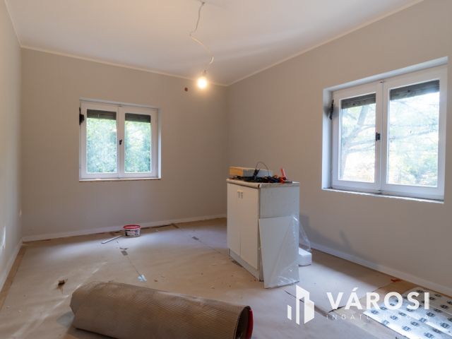 Első emeleti lakás az Aranyparton