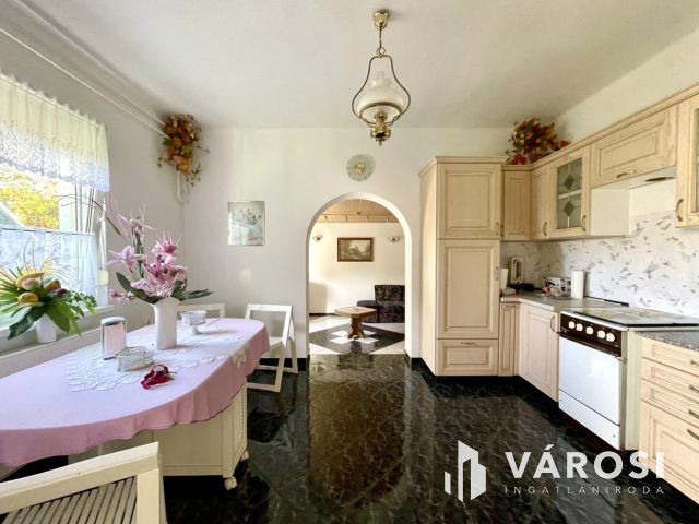 Azonnal költözhető családi ház 8 percre a Balatontól