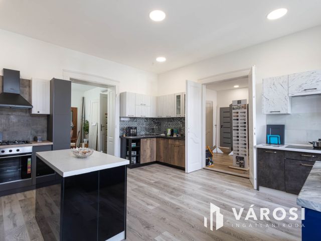 Kettő az egyben - családi ház és üzlet is