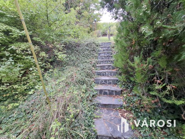 Badacsonyi nyaraló teljes és örök balatoni panorámával eladó