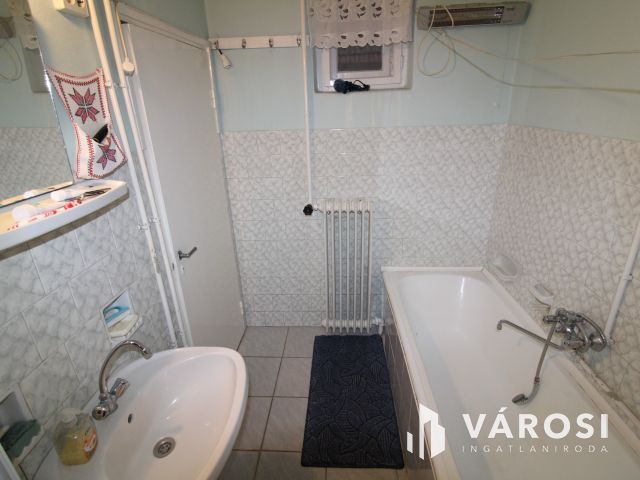 3 szobás tégla ház Gyulán a magyarvárosi részen.