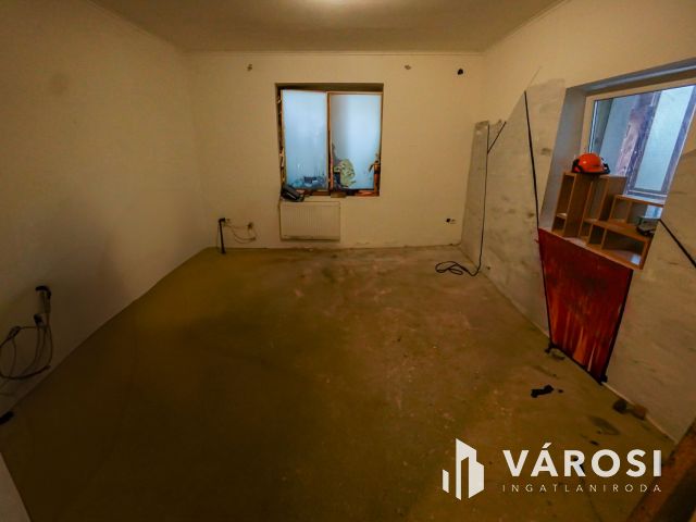 Felújítandó családi ház Tahitótfalu központi részén!