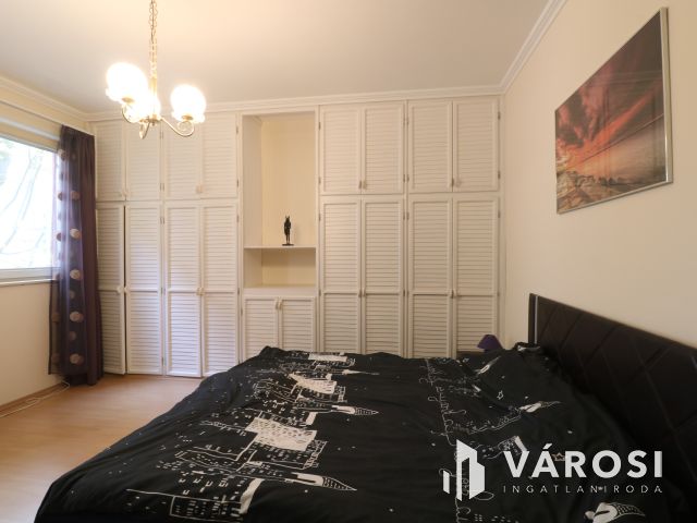 4/1. ben. 2 lakás ,1 garázs, 1 beálló !