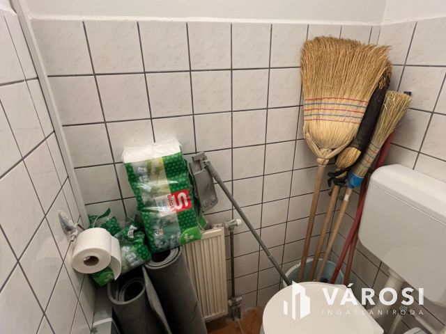 Debrecen Nagyerdő nagyon frekventált részén, rendelő!